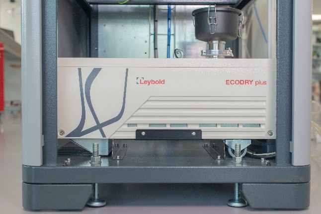 File:VSP-P1 Leybold Vacuum Pump.jpg